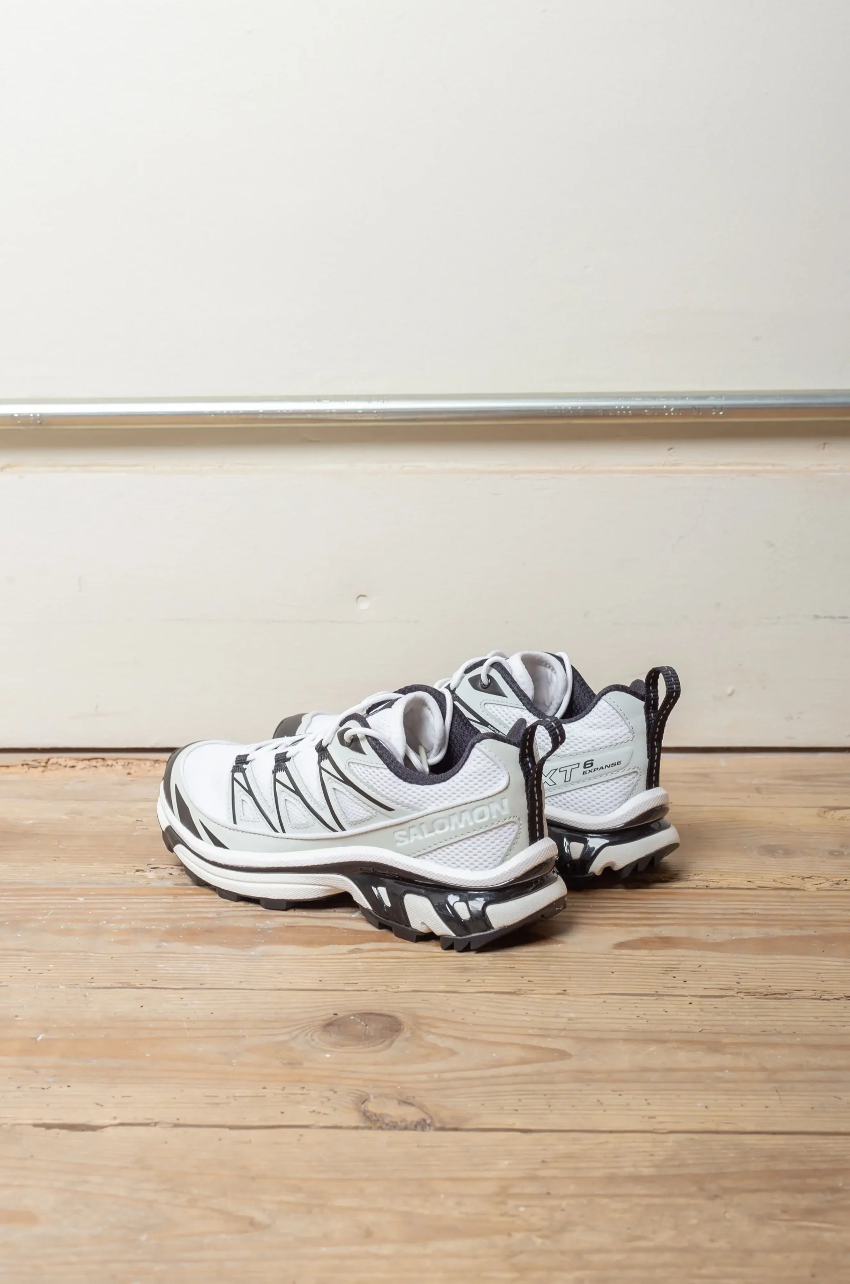 Salomon – Women Shoes XT-6 Expanse – White/Metal/Black 8 Salomon – Women Shoes XT-6 Expanse – White/Metal/Black – Image 6