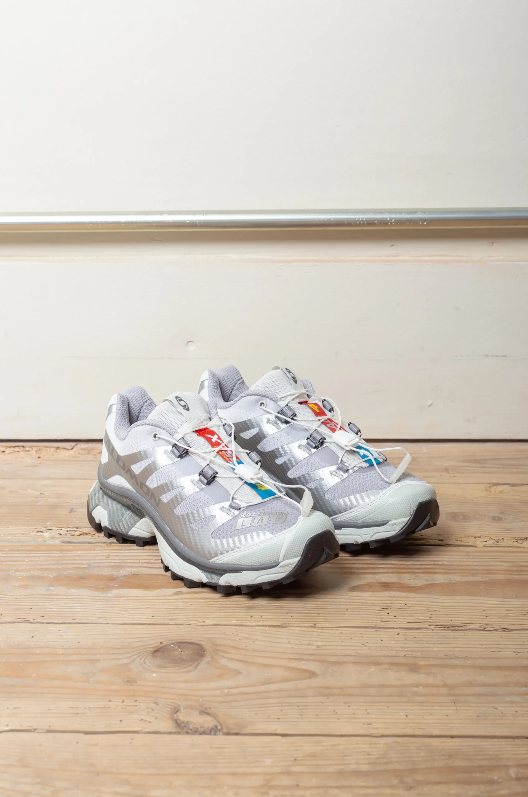 Salomon – Women Shoes XT-4 OG – Shark Skin/Drawn Blue/Metal 5 Salomon – Women Shoes XT-4 OG – Shark Skin/Drawn Blue/Metal – Image 3