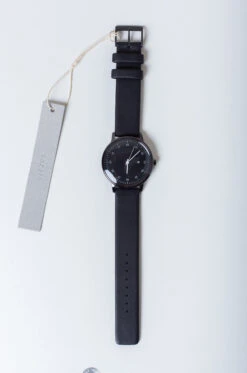 Sazaré – Wrist Watch 01.03.00 – Black Sheepskin Leather -Salomon Boutique rdv sezare 07 scaled 1