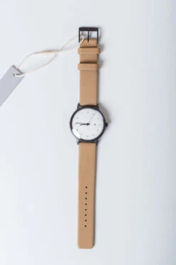 Sazaré – Wrist Watch 01.04.00BE – Beige Cow Leather -Salomon Boutique rdv sezare 25 scaled 1