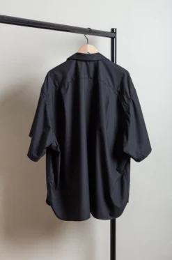 Sillage – New Overshirt Short Sleeve – Black -Salomon Boutique rdv sillage 56 scaled 1