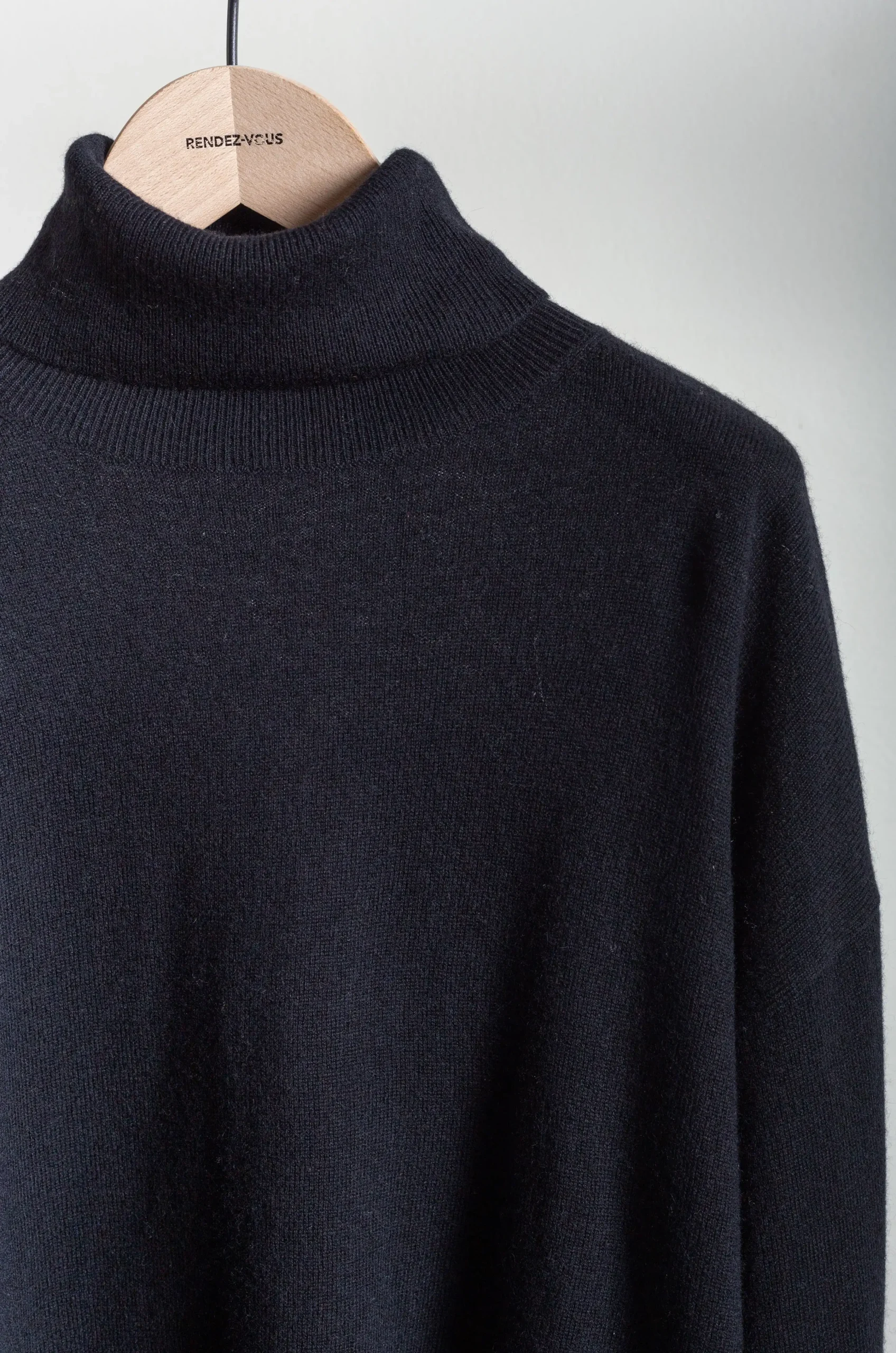 Sofie D’Hoore – MAZZY 1Ply High Neck Bottom Rib – Black 4 Sofie D’Hoore – MAZZY 1Ply High Neck Bottom Rib – Black – Image 2