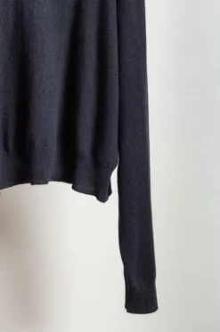 Sofie D’Hoore – MAZZY 1Ply High Neck Bottom Rib – Black 8 Sofie D’Hoore – MAZZY 1Ply High Neck Bottom Rib – Black -Salomon Boutique rdv sofie dhoore 24 scaled 1