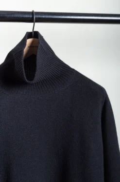 SSSTEIN – Sweater ST.989 – Black -Salomon Boutique rdv ssstein 27 scaled 1