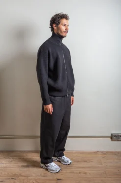 Stein – Oversized Drivers Knit Zip Jacket – Black -Salomon Boutique rdv stein 62 scaled 1