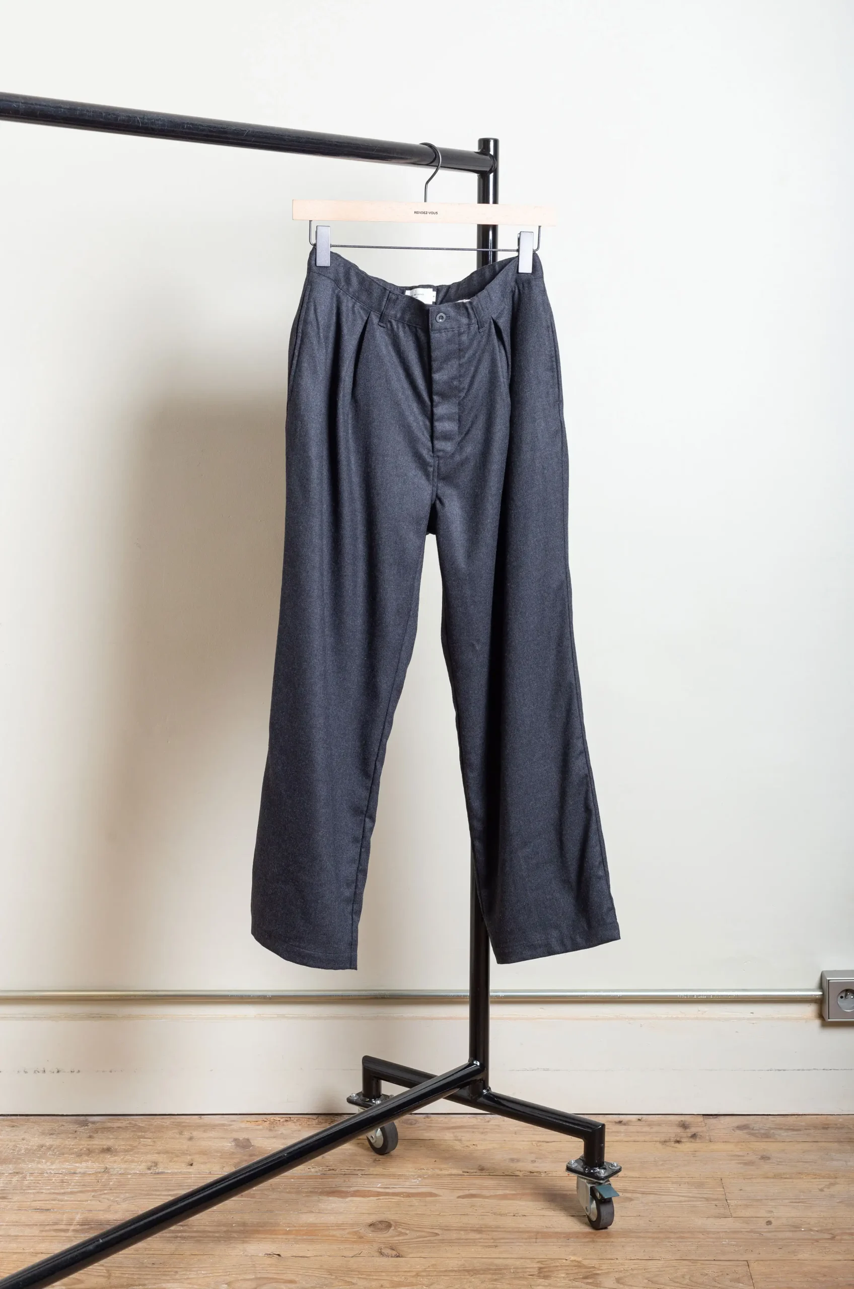 Still By Hand – Box Pleat Wool Pants PT07243OS – Charcoal 4 Still By Hand – Box Pleat Wool Pants PT07243OS – Charcoal – Image 2