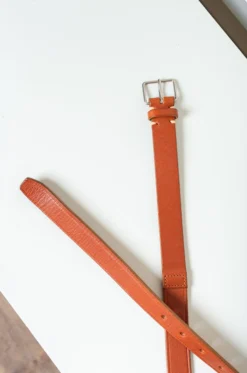 Still By Hand – 25mm Leather Belt GD02243 – Camel -Salomon Boutique rdv still by hand 56 scaled 1