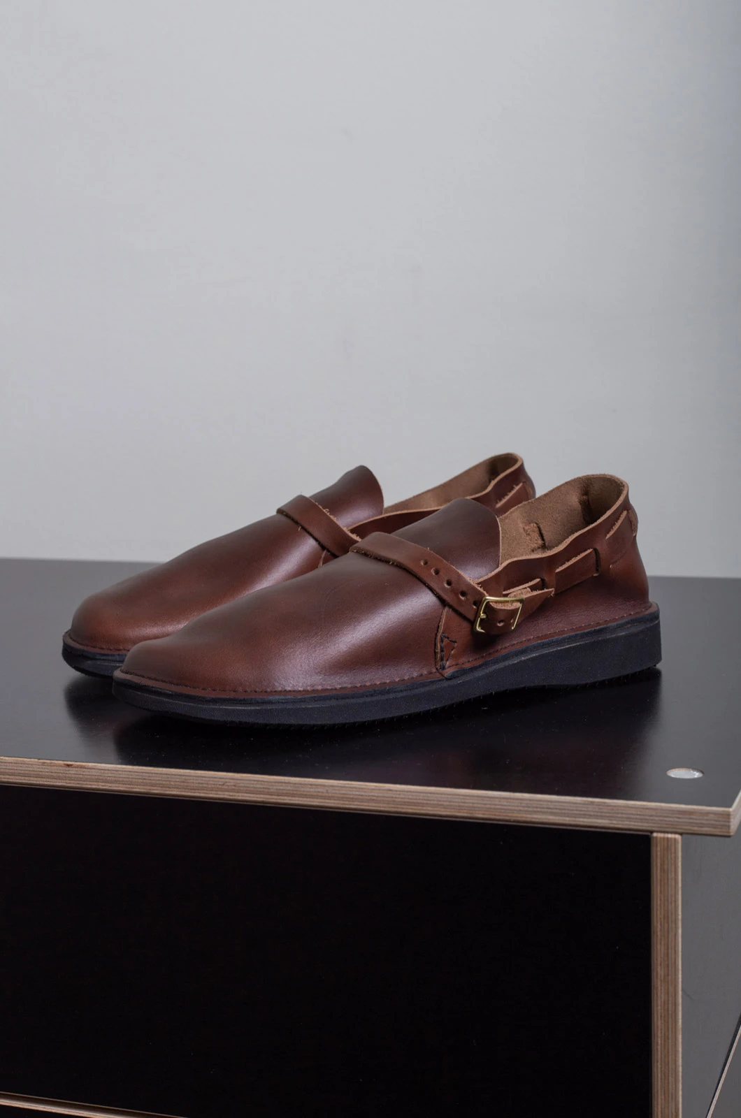 Aurora – Middle English – Brown 5 Aurora – Middle English – Brown – Image 3