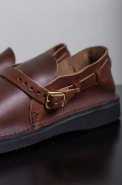 Aurora – Middle English – Brown 12 Aurora – Middle English – Brown -Salomon Boutique rdv store 65 31