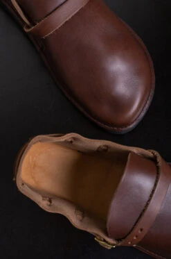 Aurora – Middle English – Brown 13 Aurora – Middle English – Brown -Salomon Boutique rdv store 69 30