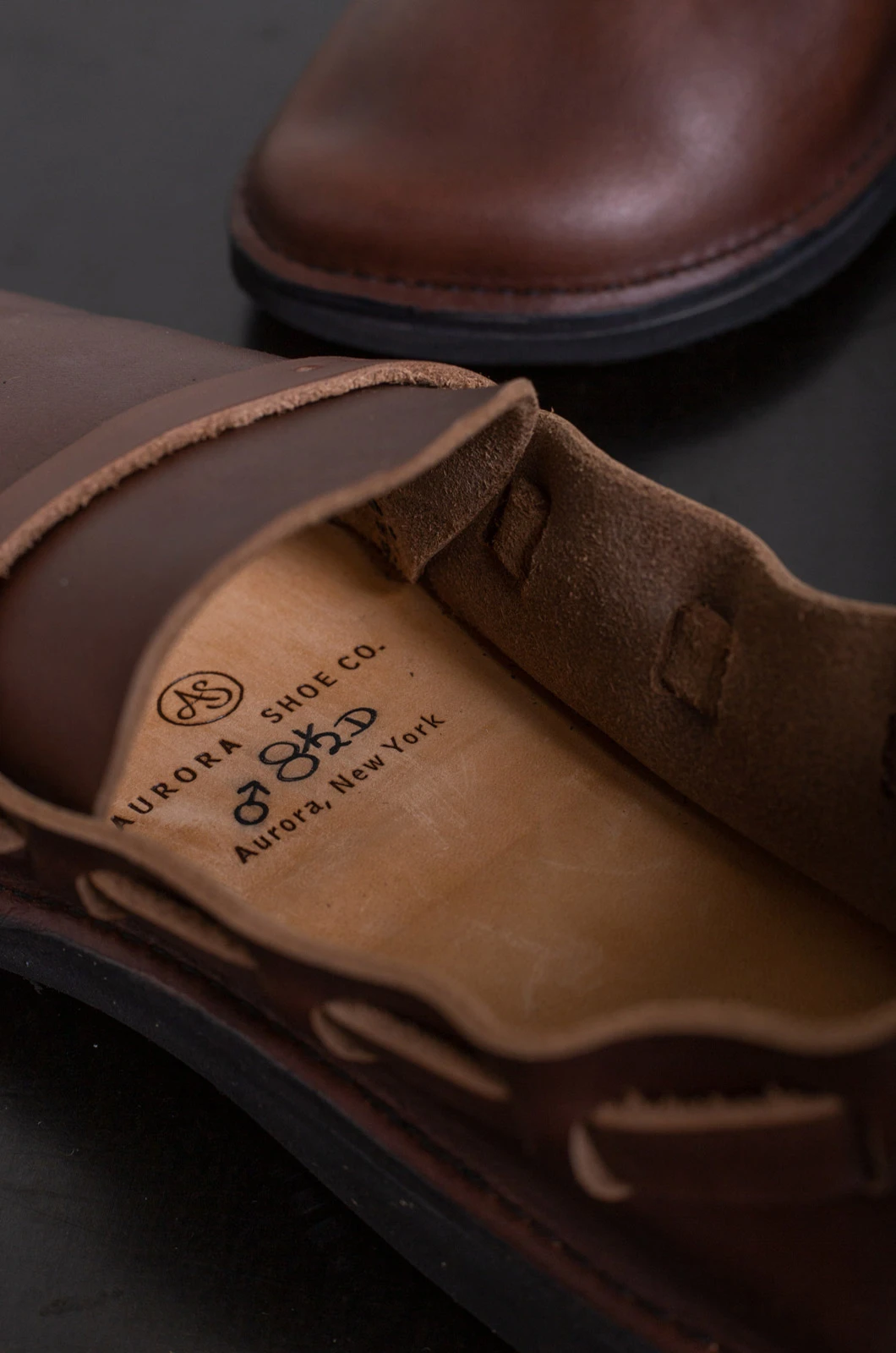 Aurora – Middle English – Brown 4 Aurora – Middle English – Brown – Image 2