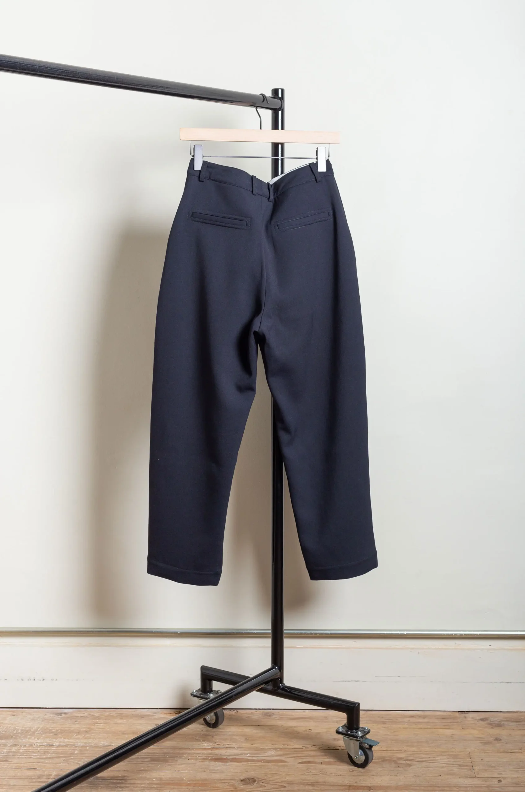 Studio Nicholson – EZRA SNM-1024 Compact Poly Viscose Pant – Darkest Navy 6 Studio Nicholson – EZRA SNM-1024 Compact Poly Viscose Pant – Darkest Navy – Image 4