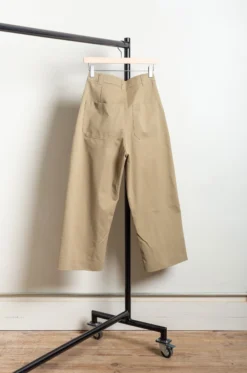 Studio Nicholson – SORTE SNM-351 Peached Cotton Twill Pant – Tan 12 Studio Nicholson – SORTE SNM-351 Peached Cotton Twill Pant – Tan -Salomon Boutique rdv studio nicholson 09 1 scaled 1