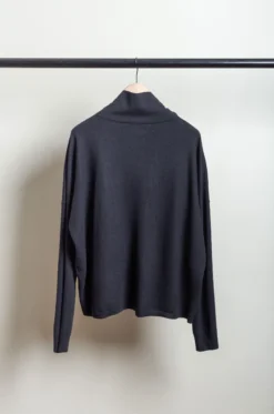 Studio Nicholson – TENSA SNM-1239 LW Boiled Wool 16GG Roll Neck Jumper – Darkest Navy -Salomon Boutique rdv studio nicholson 12 scaled 1