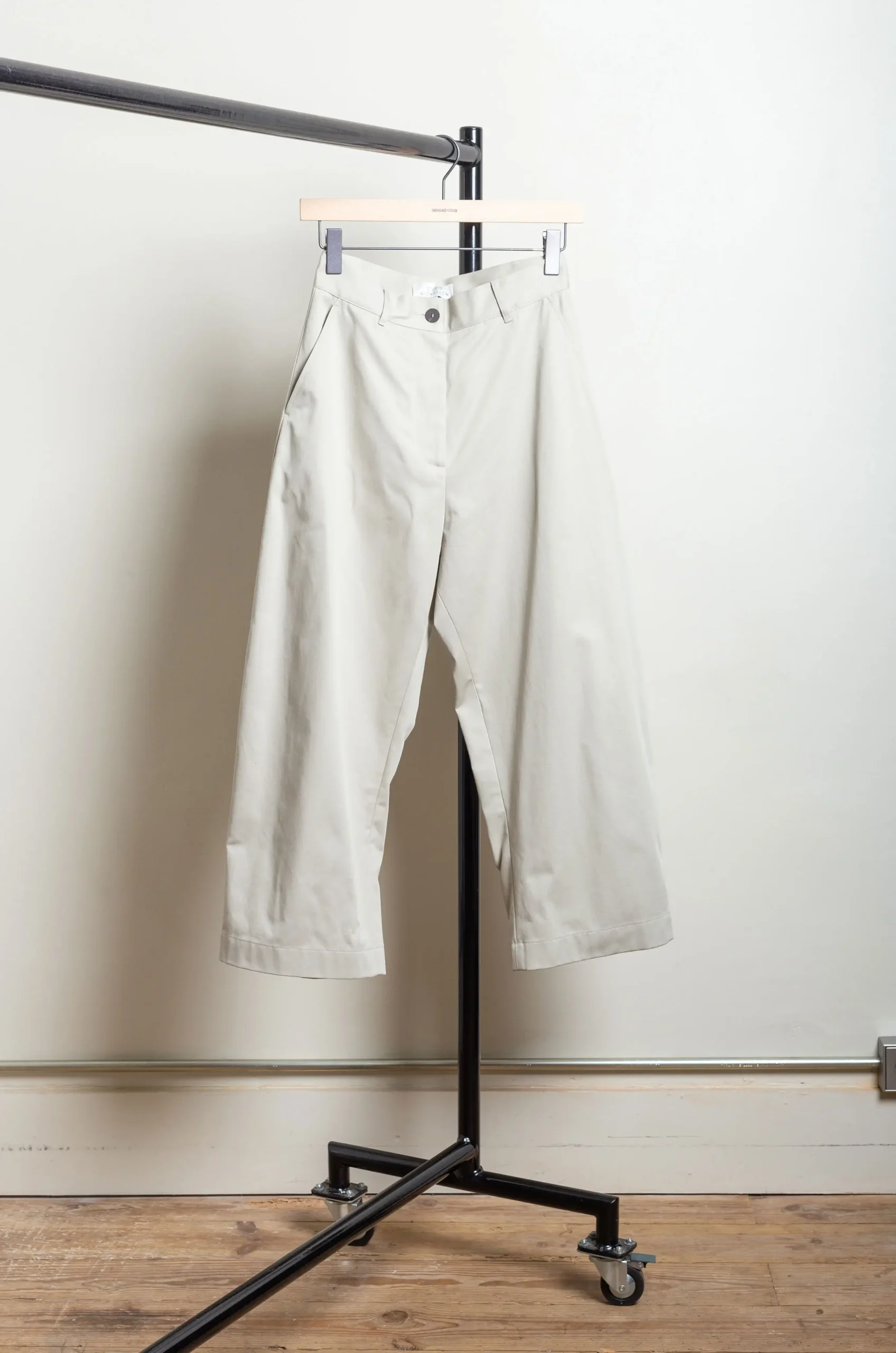 Studio Nicholson – CHALCO SNW-1173 Wide Crop Pant – Pebble 5 Studio Nicholson – CHALCO SNW-1173 Wide Crop Pant – Pebble – Image 3