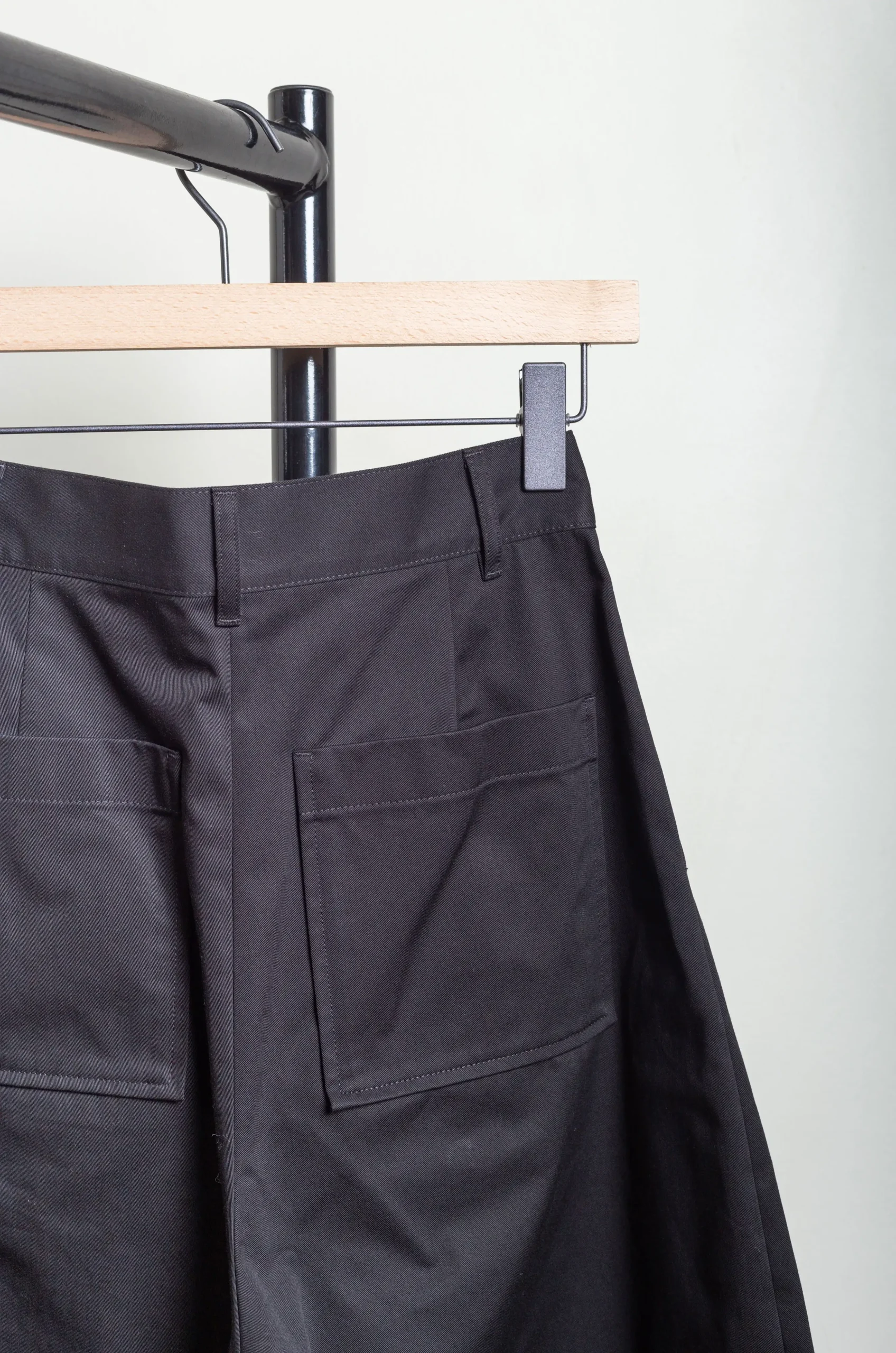 Studio Nicholson – Chalco Twill Wide Crop Pant SNW 1173 – Black 6 Studio Nicholson – Chalco Twill Wide Crop Pant SNW 1173 – Black – Image 4