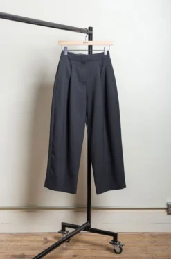 Studio Nicholson – ANSELL SNW-1370 Compact Poly Viscose Pant – Black -Salomon Boutique rdv studio nicholson 65 scaled 1