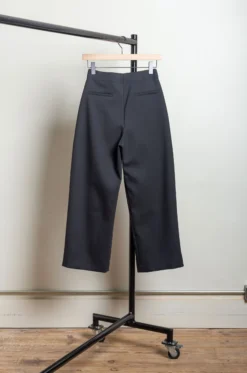 Studio Nicholson – ANSELL SNW-1370 Compact Poly Viscose Pant – Black -Salomon Boutique rdv studio nicholson 67 scaled 1