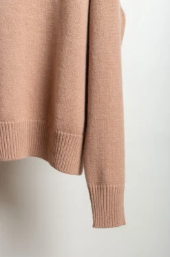 Studio Nicholson – Gomes SNW-1518 5GG High Collar Jumper – Camel 12 Studio Nicholson – Gomes SNW-1518 5GG High Collar Jumper – Camel -Salomon Boutique rdv studio nicholson 90 scaled 1