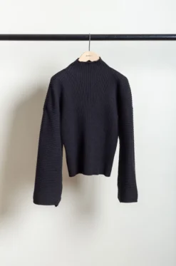 Whiteread – Jumper 02 – Ebony -Salomon Boutique rdv whiteread 01 scaled 1