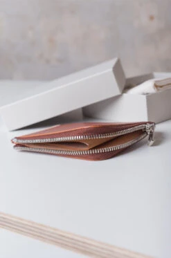 Hender Scheme – L Purse NC-RC-LPS – Brown -Salomon Boutique rdv women 23 25