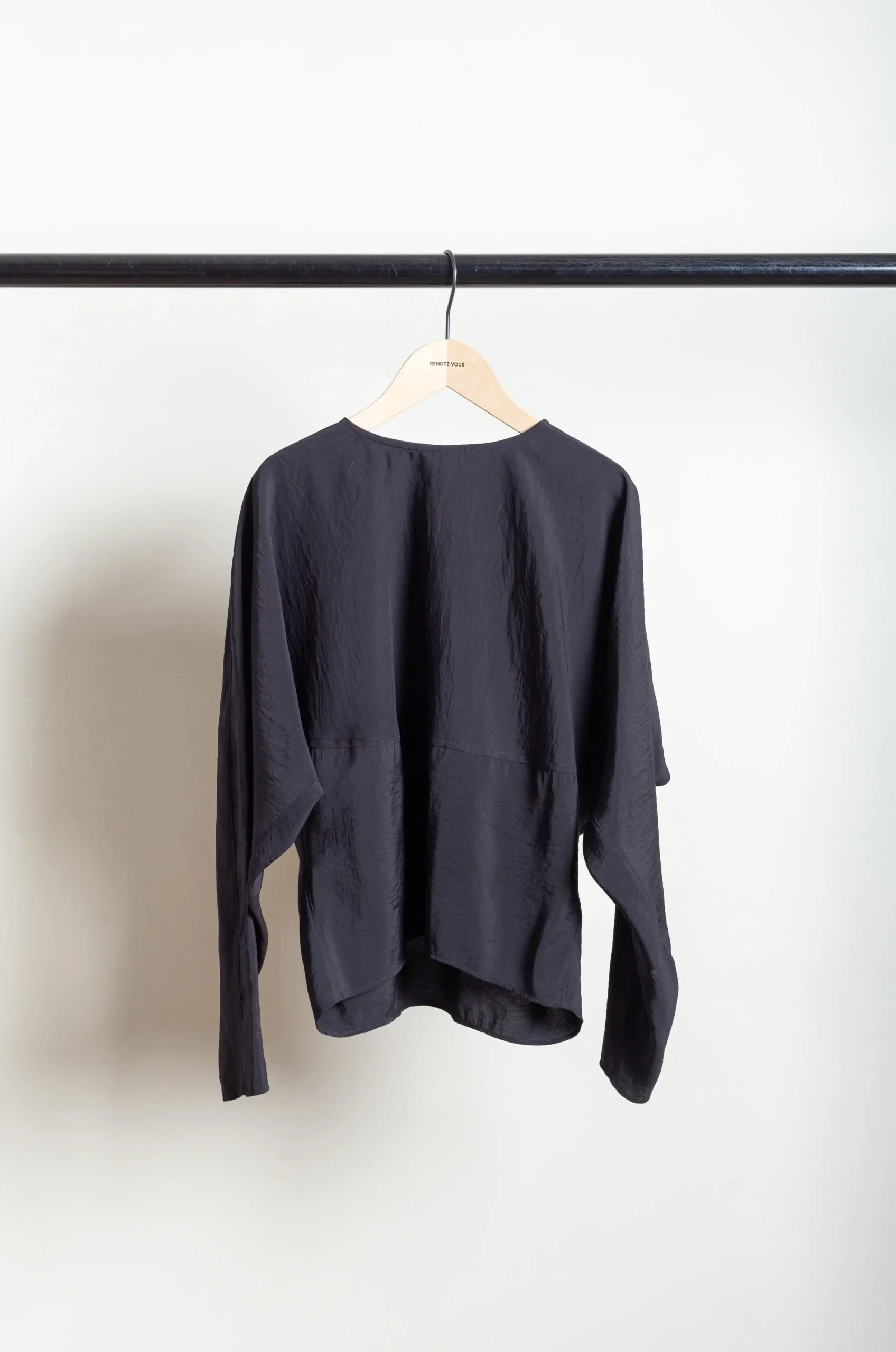 Ylève – Broad Blouson 50013 – Black 4 Ylève – Broad Blouson 50013 – Black – Image 2