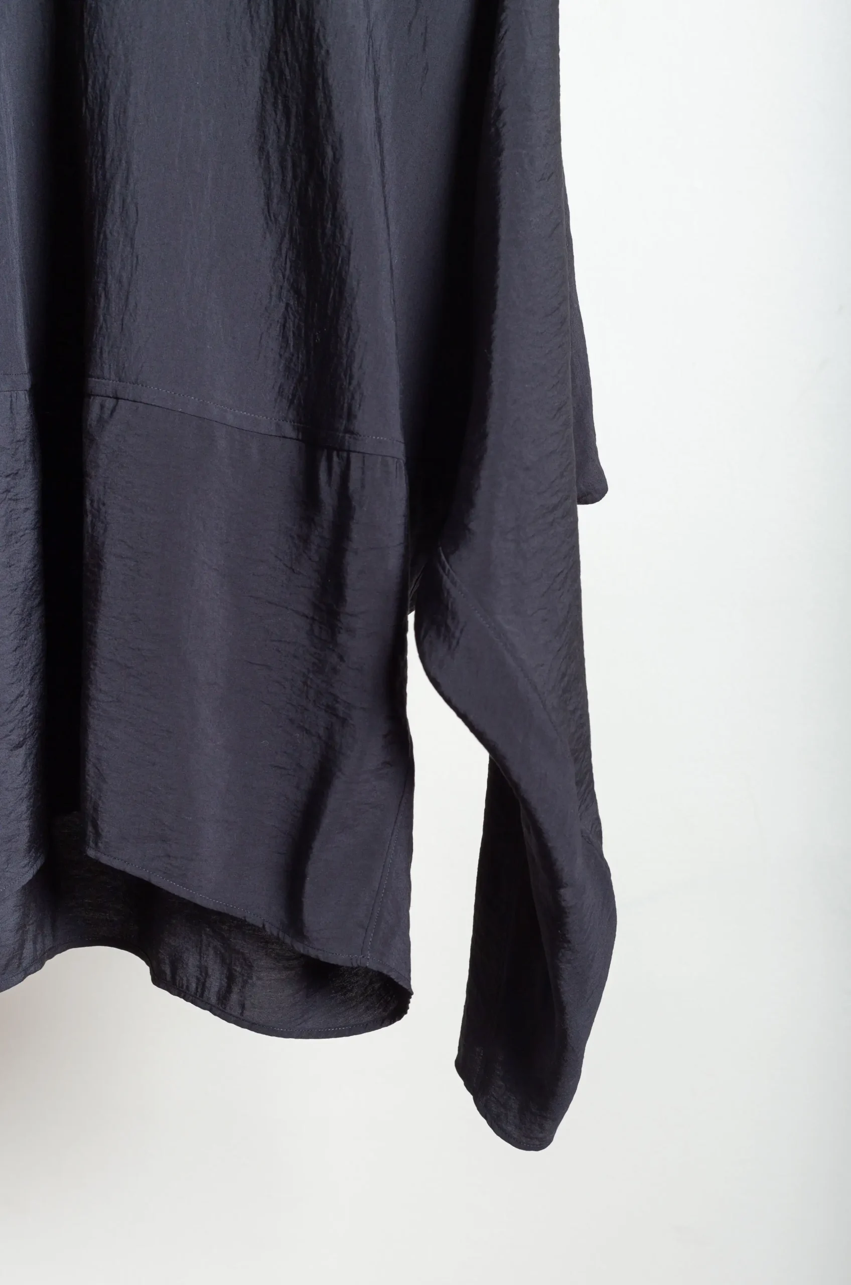 Ylève – Broad Blouson 50013 – Black 6 Ylève – Broad Blouson 50013 – Black – Image 4