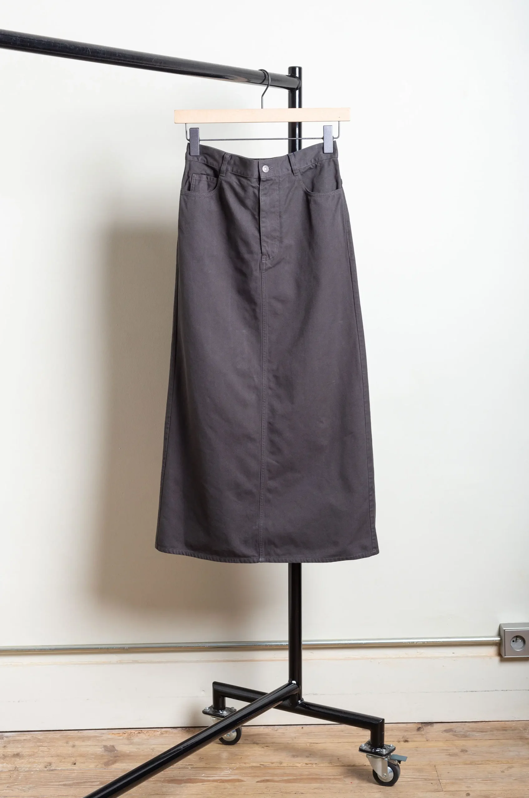 Ylève – Cotton Twill Garment Dye Skirt 30067 – Gray 4 Ylève – Cotton Twill Garment Dye Skirt 30067 – Gray – Image 2