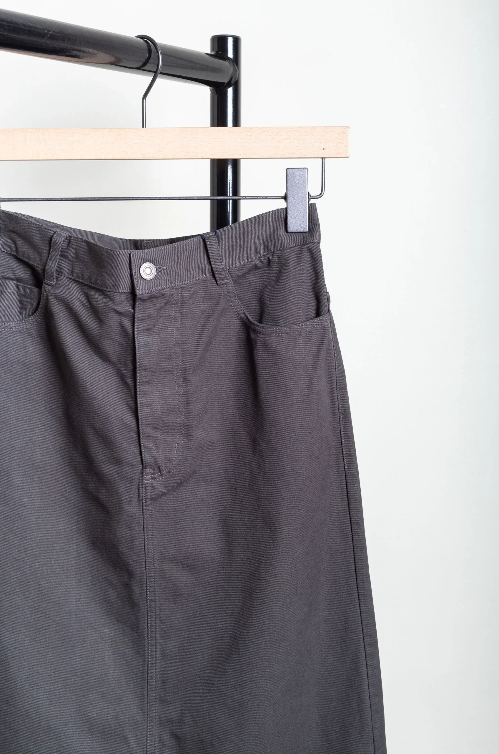 Ylève – Cotton Twill Garment Dye Skirt 30067 – Gray 5 Ylève – Cotton Twill Garment Dye Skirt 30067 – Gray – Image 3
