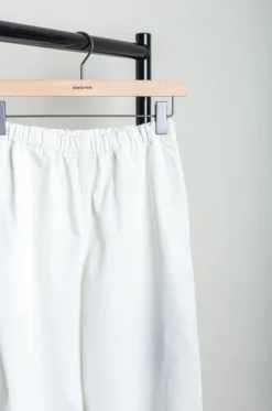 Y – Twill Tappered Easy Trousers 40302 – White -Salomon Boutique rdv yleve 152 scaled 1