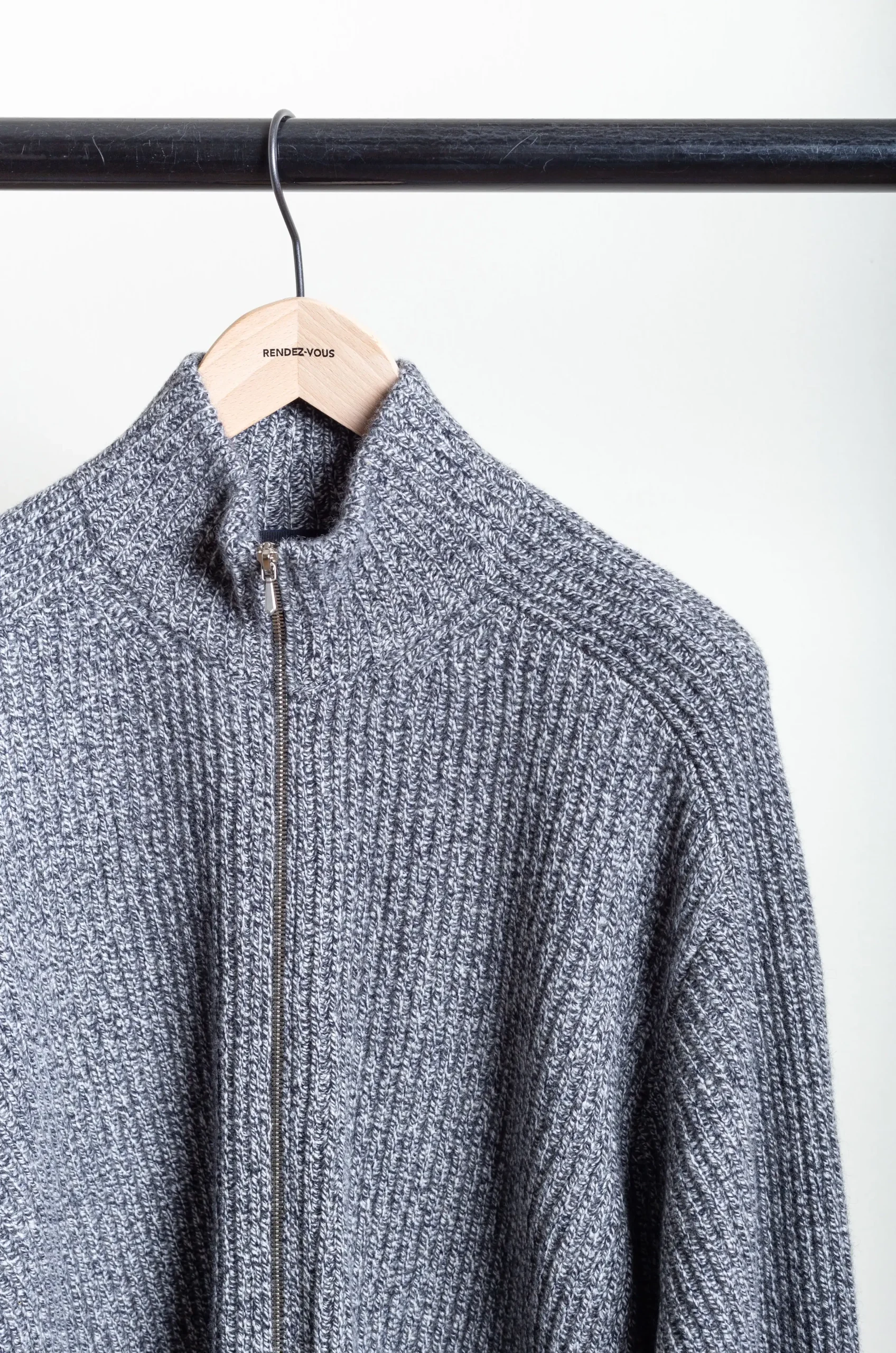 Ylève – Wool Cashemere Knitwear P/O 60079 – Black 3 Ylève – Wool Cashemere Knitwear P/O 60079 – Black