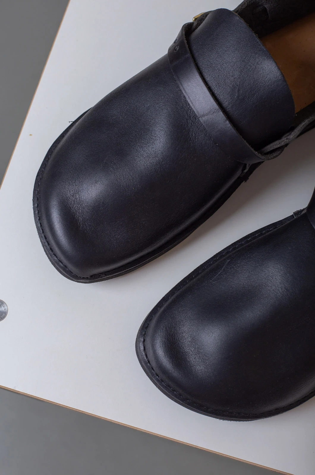 Aurora – Middle English – Black 4 Aurora – Middle English – Black – Image 2