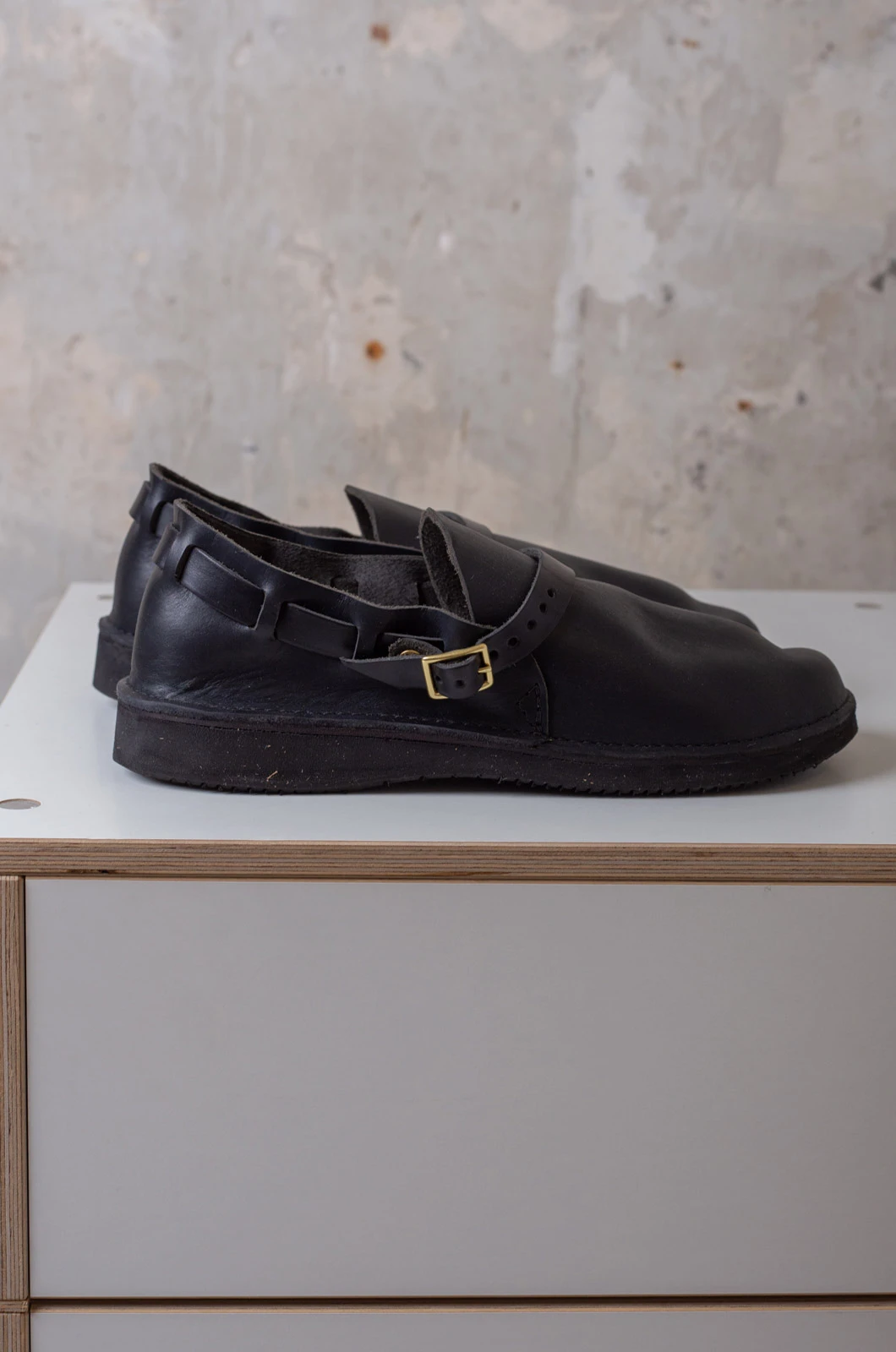 Aurora – Middle English – Black 3 Aurora – Middle English – Black