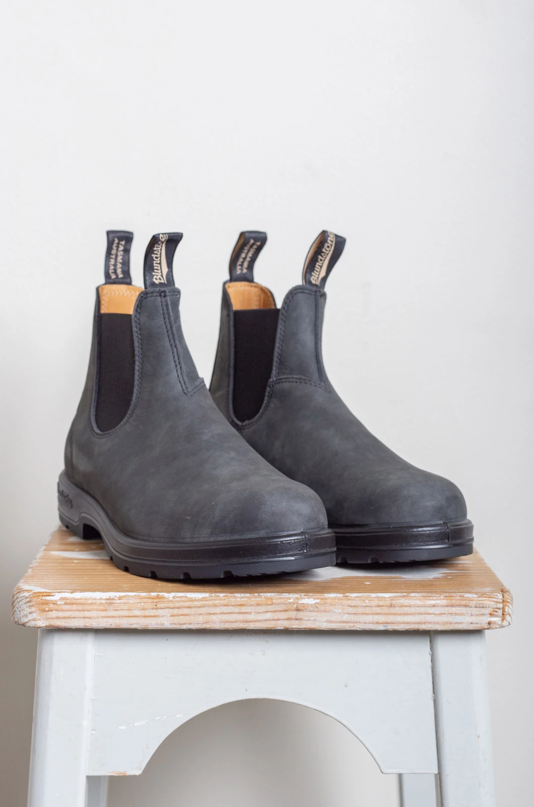 Blundstone – Men Classic Chelsea Boots – Rustic Black 3 Blundstone – Men Classic Chelsea Boots – Rustic Black