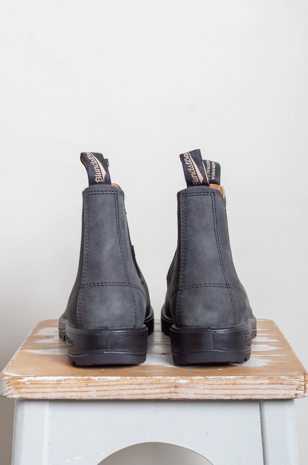 Blundstone – Men Classic Chelsea Boots – Rustic Black 6 Blundstone – Men Classic Chelsea Boots – Rustic Black – Image 4