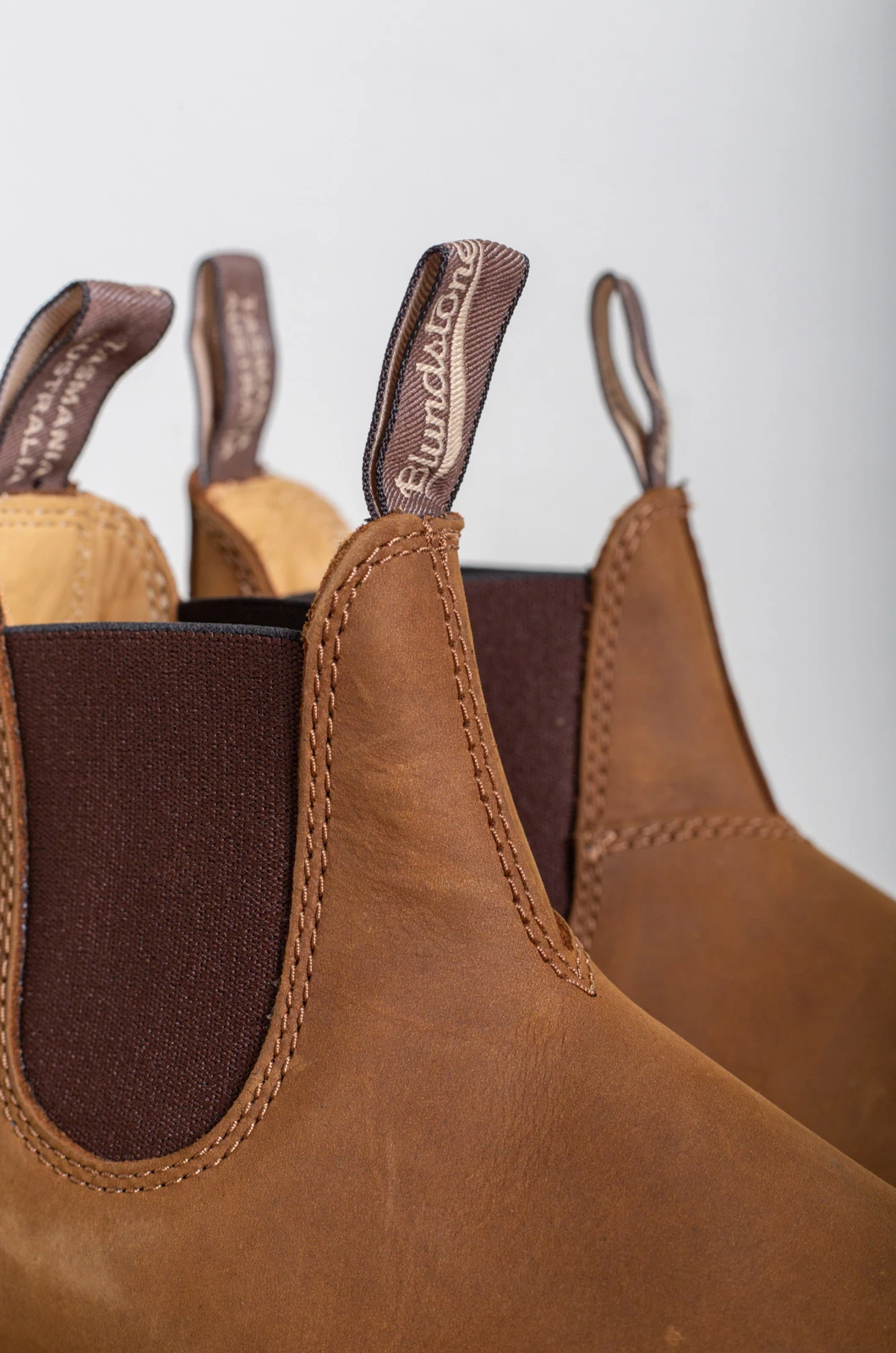 Blundstone – Women Classic Chelsea Boots – Crazy Horse Brown 5 Blundstone – Women Classic Chelsea Boots – Crazy Horse Brown – Image 3